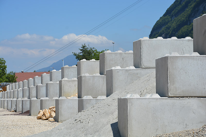Structure de séparation en blocs béton empilés